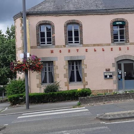 Logis Hotel Le Grand Cerf Ernée Zewnętrze zdjęcie