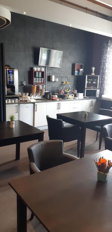 Logis Hotel Le Grand Cerf Ernée Zewnętrze zdjęcie