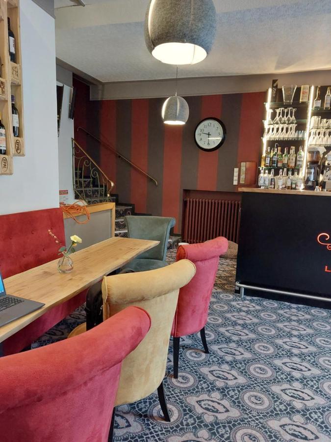 Logis Hotel Le Grand Cerf Ernée Zewnętrze zdjęcie