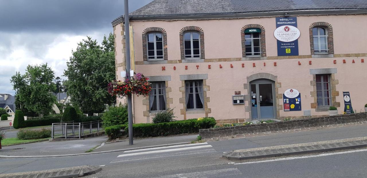 Logis Hotel Le Grand Cerf Ernée Zewnętrze zdjęcie