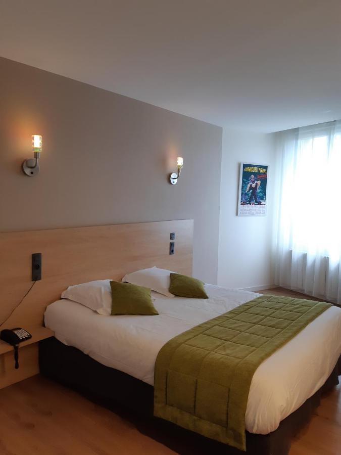Logis Hotel Le Grand Cerf Ernée Zewnętrze zdjęcie