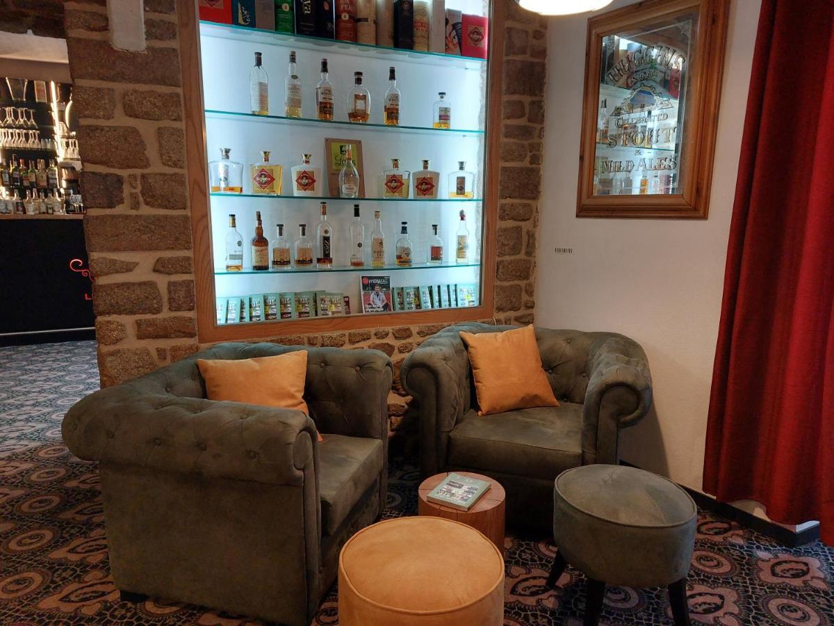 Logis Hotel Le Grand Cerf Ernée Zewnętrze zdjęcie