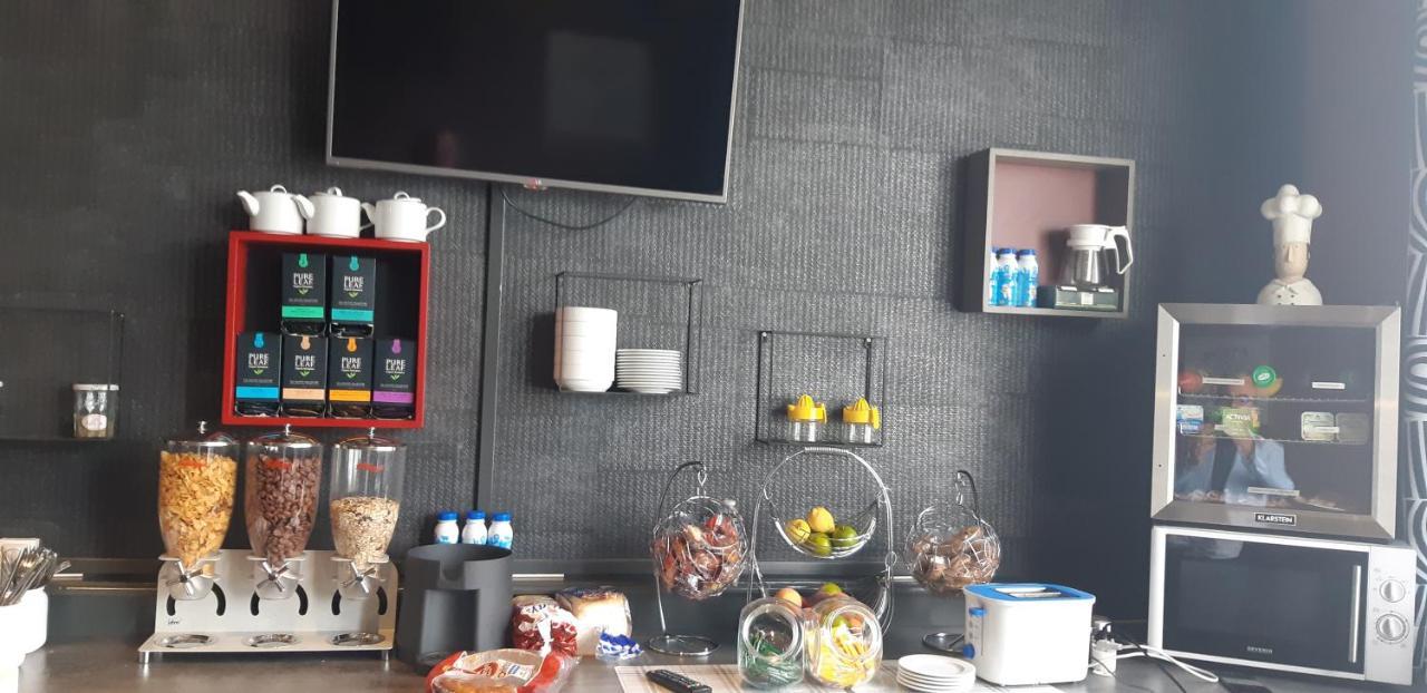 Logis Hotel Le Grand Cerf Ernée Zewnętrze zdjęcie