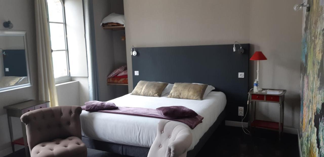 Logis Hotel Le Grand Cerf Ernée Zewnętrze zdjęcie