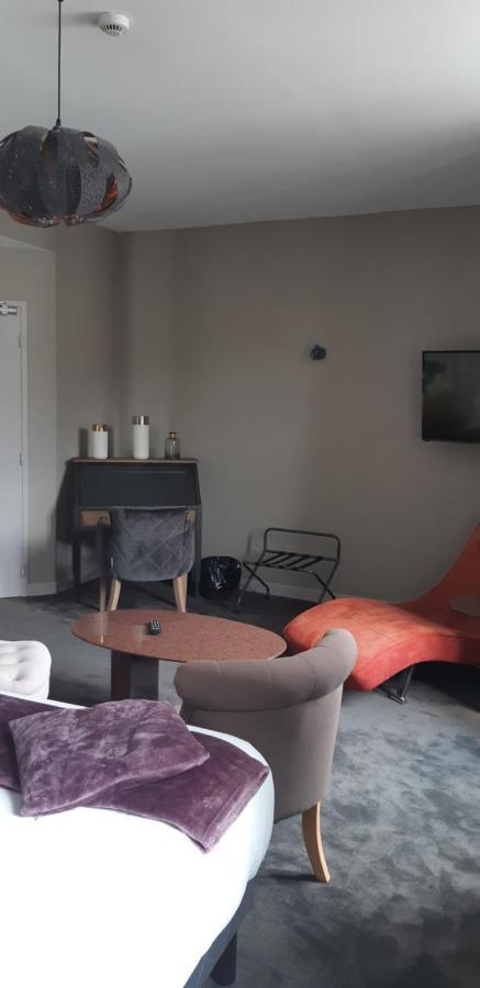 Logis Hotel Le Grand Cerf Ernée Zewnętrze zdjęcie