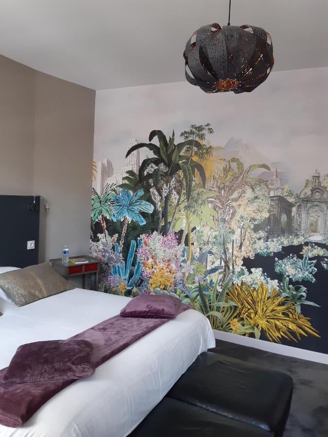 Logis Hotel Le Grand Cerf Ernée Zewnętrze zdjęcie