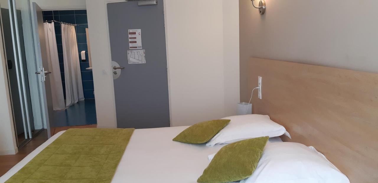 Logis Hotel Le Grand Cerf Ernée Zewnętrze zdjęcie