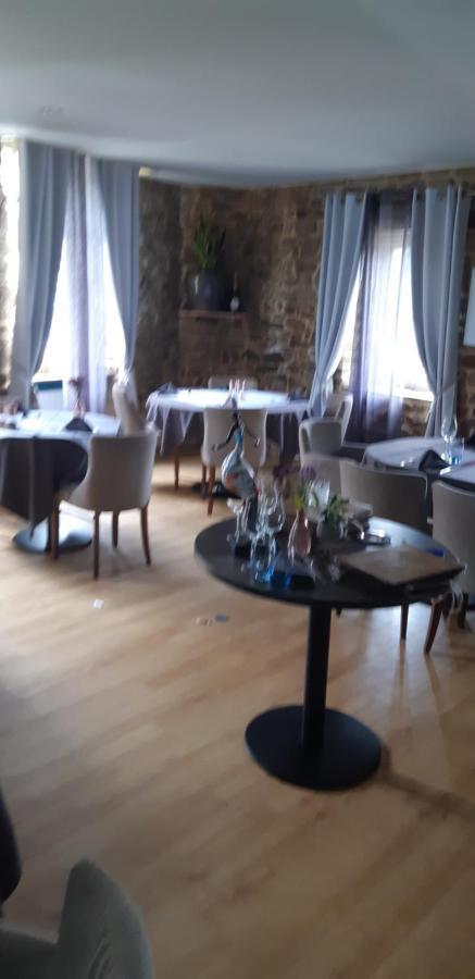 Logis Hotel Le Grand Cerf Ernée Zewnętrze zdjęcie