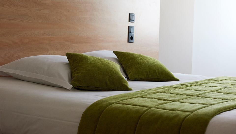 Logis Hotel Le Grand Cerf Ernée Zewnętrze zdjęcie