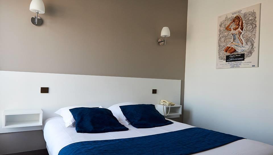 Logis Hotel Le Grand Cerf Ernée Zewnętrze zdjęcie