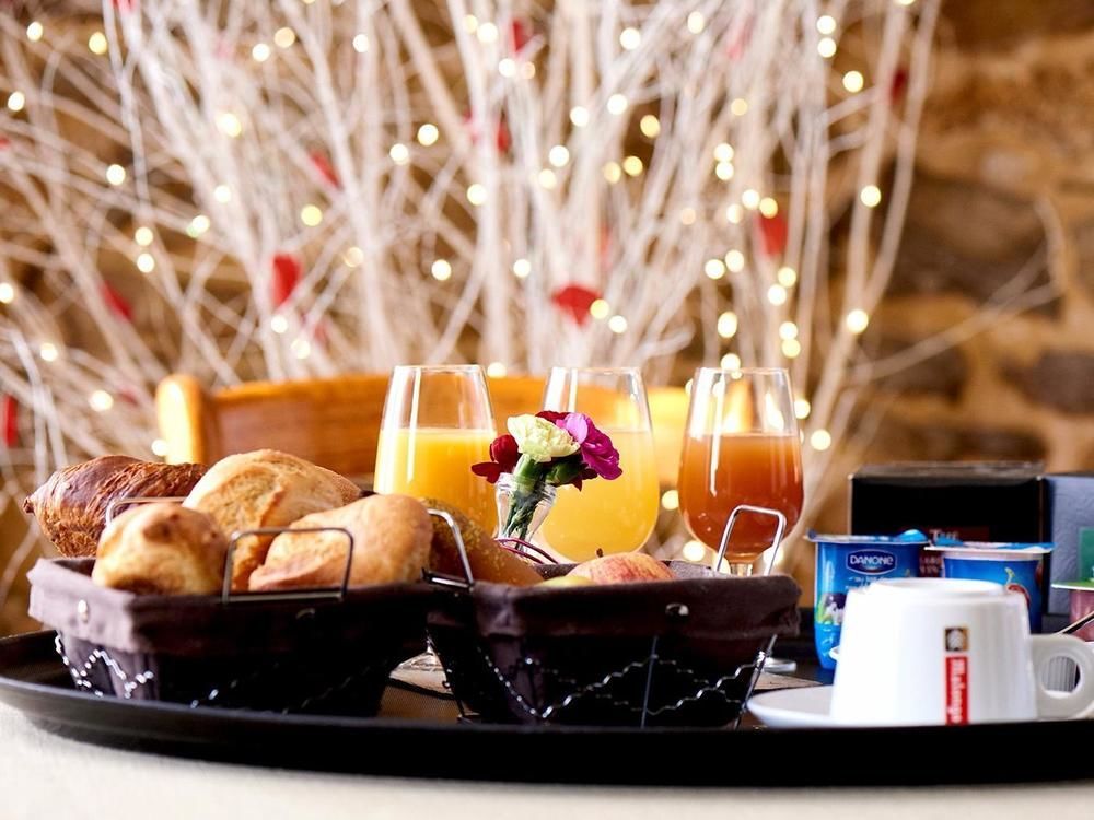 Logis Hotel Le Grand Cerf Ernée Zewnętrze zdjęcie